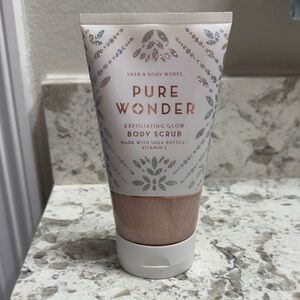 Bath & Body Works Pure Wonder Exfoliating Glow Body Scrub - NWT